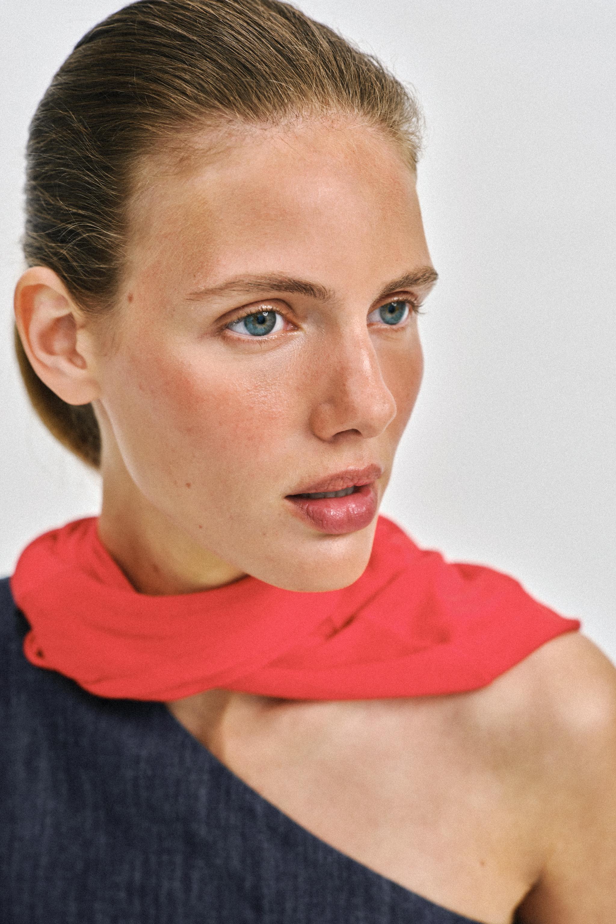 ASYMMETRIC SHOULDER PAD LINEN BLEND TOP